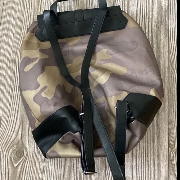 Stella & Dot como backpack main image 5